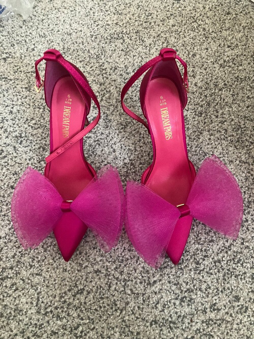 NWOB Hot Pink Dream Pairs Heels with Detachable Bows - size 9